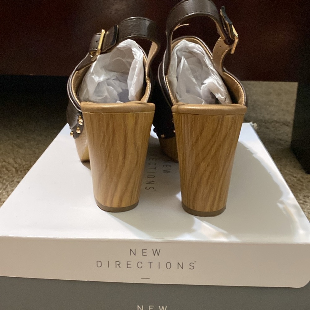 Brand new never been worn clogs - Picture 4 of 6